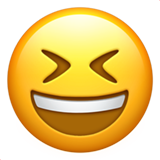 苹果 眯着眼睛露齿而笑