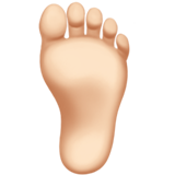 Apple foot: light skin tone